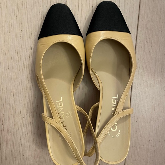 Chanel cap toe slingbacks - Picture 2 of 4